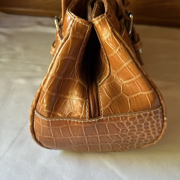Liz Claiborne’s Tan Crocodile Pattern Tan Handbag - Picture 6 of 17